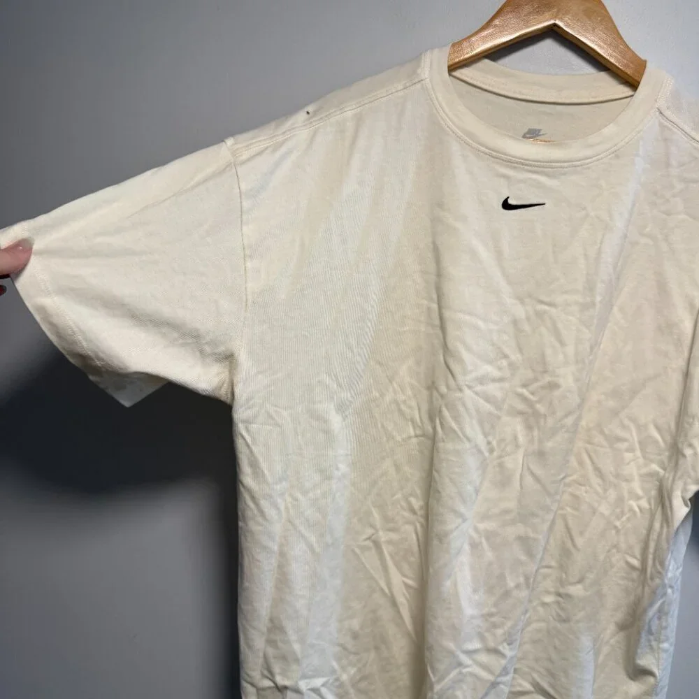 Nike Sportswear Essential Women's Oversized T-Shirt Size: S (4–6)